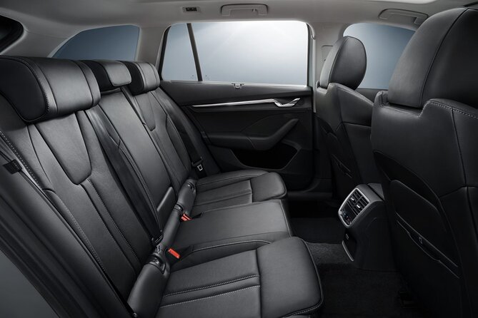 Private Transfer from Reykjavik to Reykjavik Airport KEF by Sedan - Inside the Skoda Octavia sedan