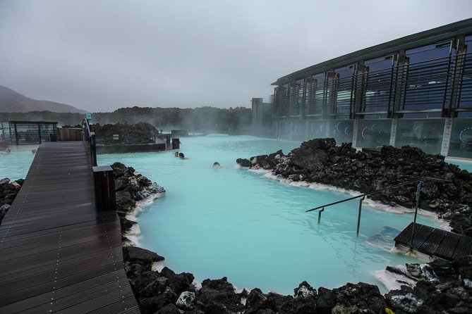 Reykjanes peninsula - Brimketill when the sea is rough