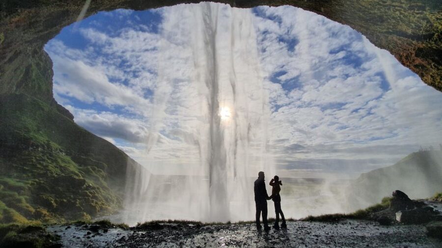 Reykjavík: 2-Day Tour with Icebergs, Glaciers & Waterfalls - One night in the Icelandic countryside