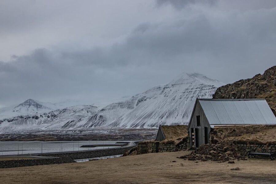 Reykjavik: 2-Day West Tour with Snæfellsnes & Silver Circle - Hraunfossar and Barnafoss bring two kinds of drama