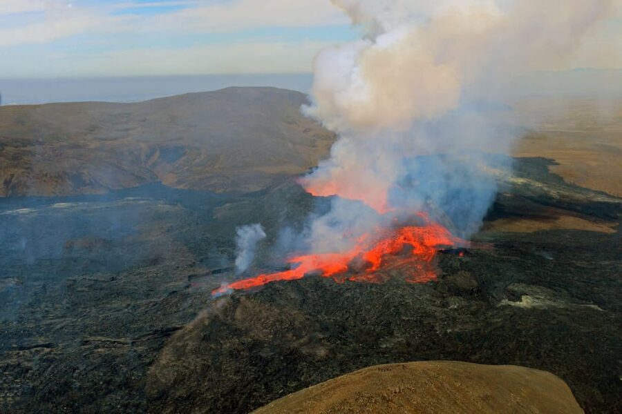 Reykjavik: 45-Minute Volcano Sightseeing Helicopter Tour - The Pilot Makes the Short Route More Useful