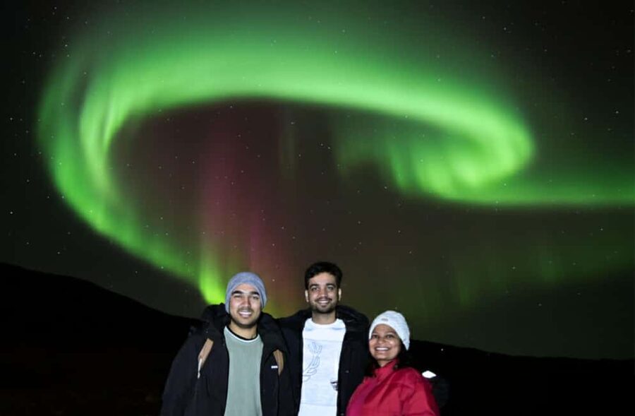 Reykjavík: 4x4 Minibus Northern Lights with Photo and Cocoa - Key points to know before booking