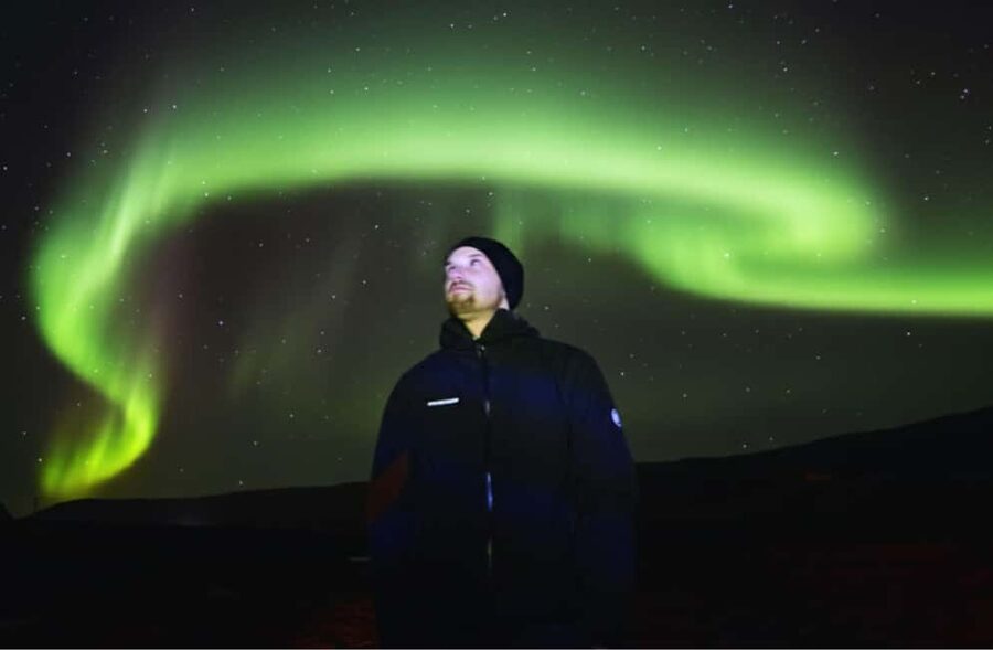 Reykjavík: 4x4 Minibus Northern Lights with Photo and Cocoa - Who should book this Northern Lights outing?