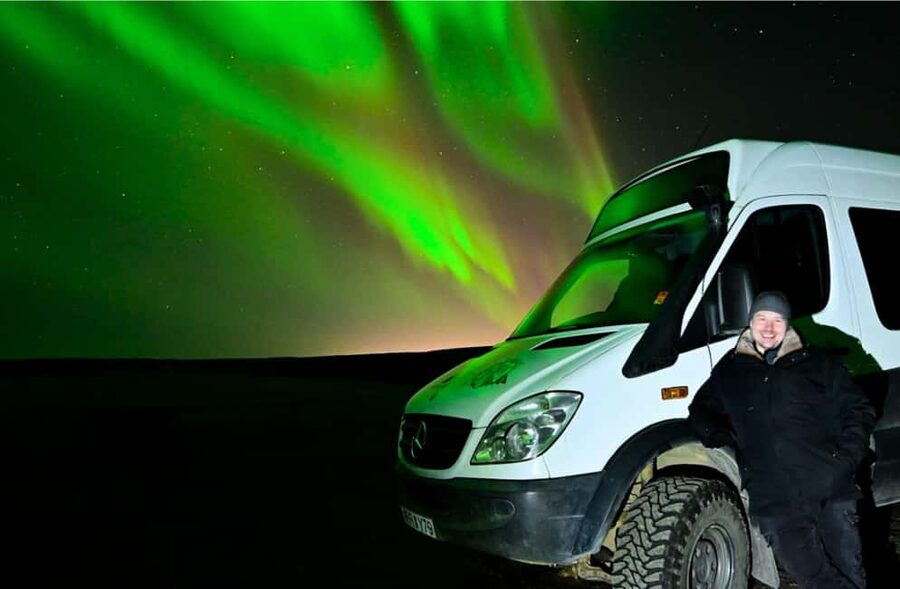 Reykjavík: 4x4 Minibus Northern Lights with Photo and Cocoa - Rescheduling and the risk of no Aurora