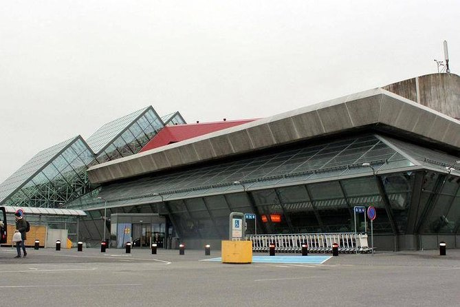 Reykjavik area to Keflavik Private Luxury Airport Transfer - Booking Details That Deserve Attention