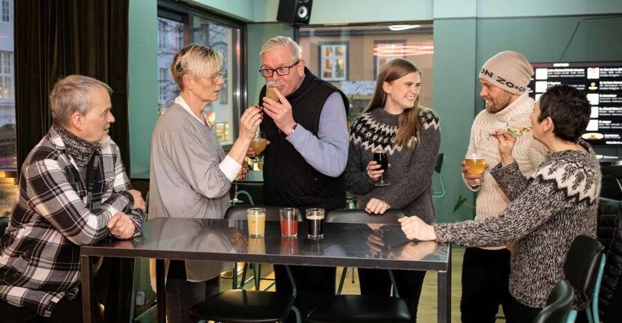 Reykjavik: Beer and Booze Tour - Ingólfur Square and the short city orientation