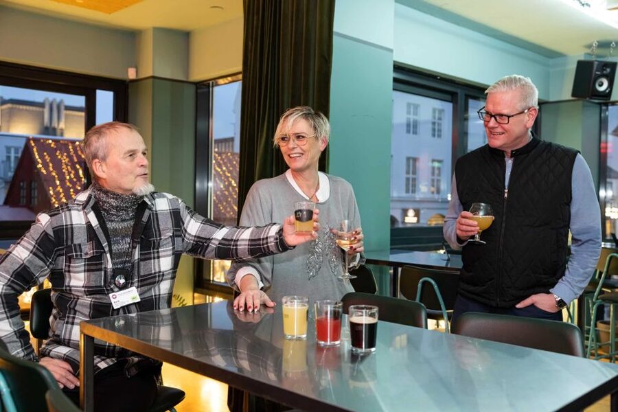 Reykjavik: Beer and Booze Tour - Session Craft Bar and a change of atmosphere