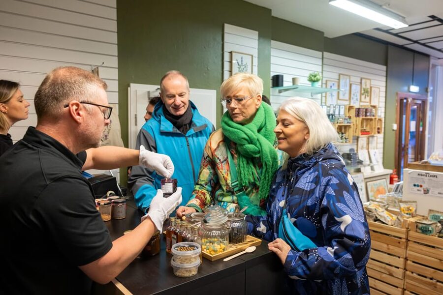 Reykjavik: Christmas Food Tour with Tastings and Drinks - Jólaöl, malt and appelsín, and mulled wine