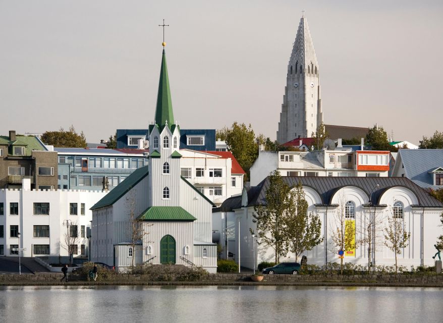 Reykjavik: Express Walk with a Local in 60 minutes - Hallgrimskirkja gives the walk its Reykjavik landmark