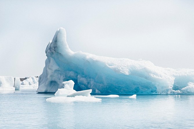 Reykjavik: Glacier Lagoon Boat Ride & South Coast Full Day Tour - Vík, the useful middle-of-the-day stop