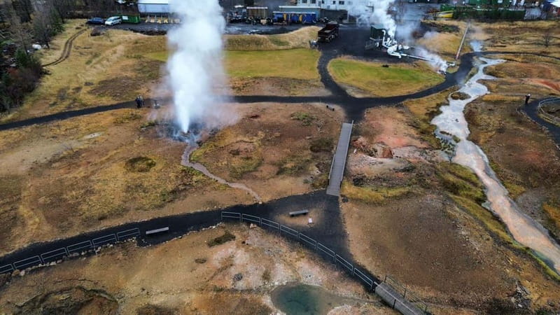 Reykjavík: Golden Circle, 2 Geysers & Geothermal Bakery Tour - Hveragerði: Hot Springs and Hverabrauð