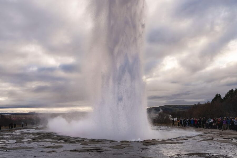Reykjavík: Golden Circle and Silfra Snorkeling Combo Tour - Food, breaks, and the late lunch issue