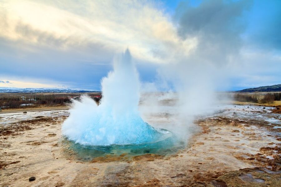 Reykjavik: Golden Circle Day Trip with Blue Lagoon Transfer - Thingvellir: walking between two plates and through Icelandic history
