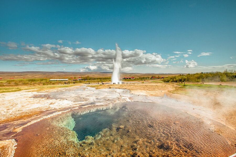 Reykjavik: Golden Circle Full-Day Tour with Kerid Crater - Guides add the human side of Iceland