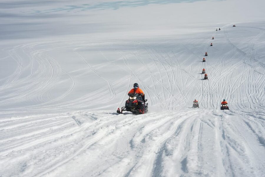 Reykjavik: Golden Circle Super Jeep Tour with Snowmobiling - Þingvellir: where geology and history meet