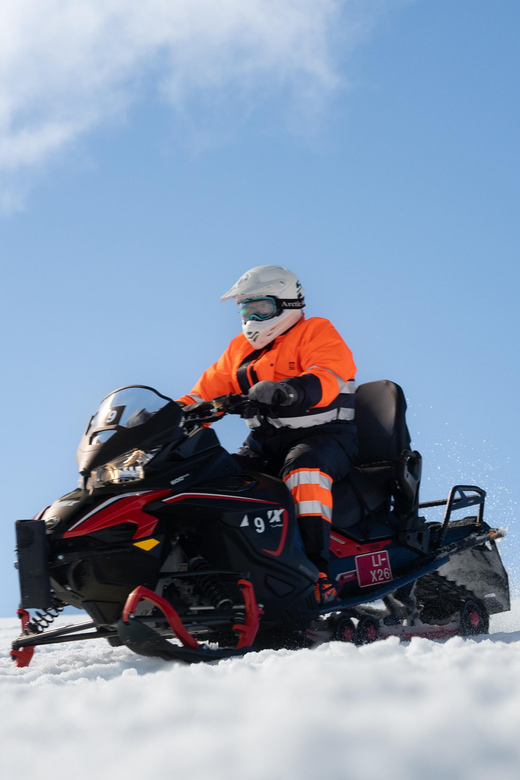 Reykjavik: Golden Circle Super Jeep Tour with Snowmobiling - Who should book this tour?