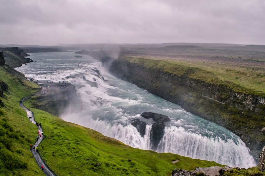 Reykjavik: Golden Circle, Tomato Farm and Kerið Crater Tour - The van, pickup, and day-to-day comfort