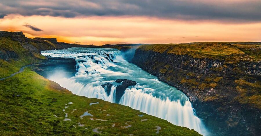 Reykjavik: Golden Circle, Tomato Farm and Kerið Crater Tour - Þingvellir: Iceland’s first lesson in geology and history