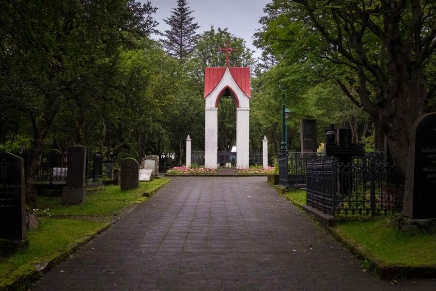 Reykjavik: Guided Folklore Walking Tour - Lake Tjornin and Iceland’s strange creatures