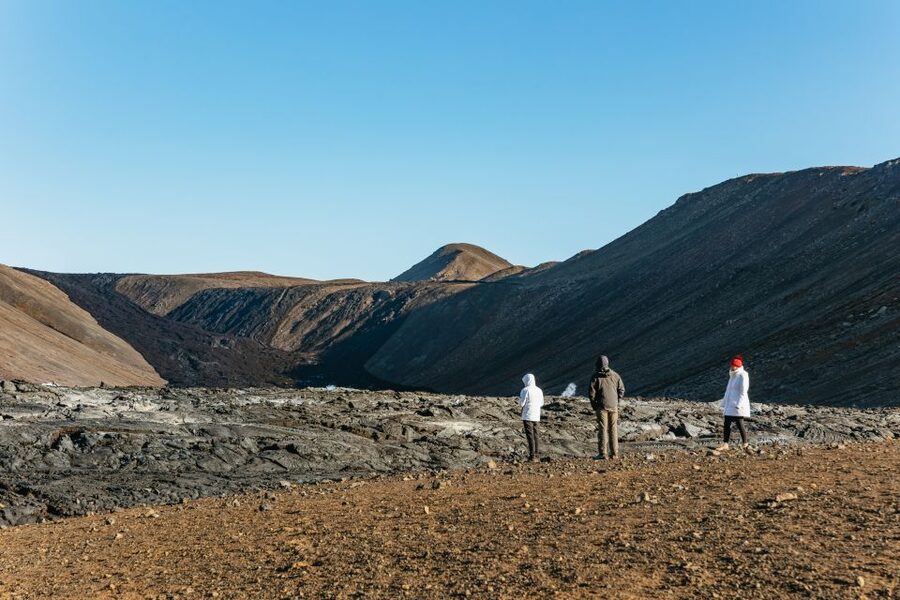 Reykjavik: Guided Tour to Volcano and Reykjanes Geopark - Fish and chips in a working town