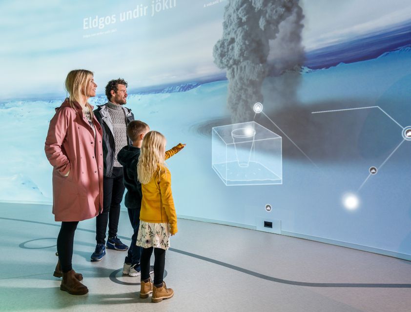 Reykjavík: Hop-On Hop-Off Bus and Perlan Museum Entry Ticket - Audio commentary, comfort, and service