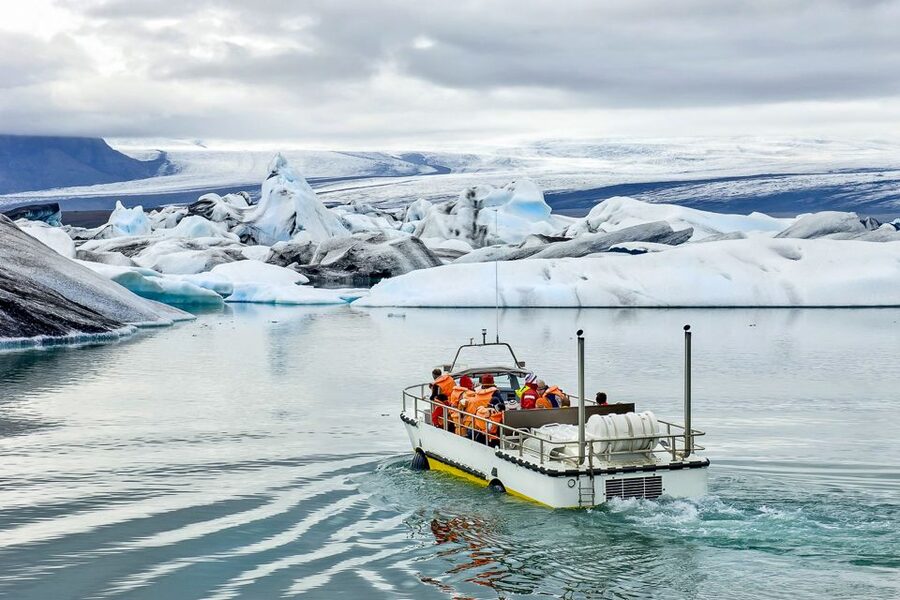 Reykjavik: Jokulsarlon Glacier Lagoon Full-Day Guided Trip - Vík, dinner, and the long road home