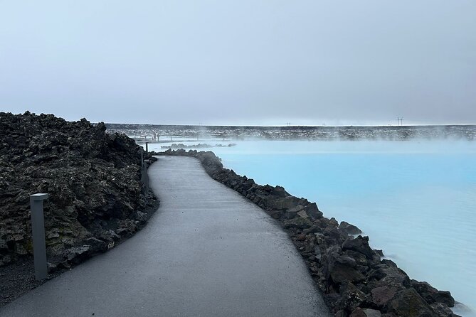 Reykjavík/Keflavík–Blue Lagoon, Silica & Retreat Transfer - Communication and driver service