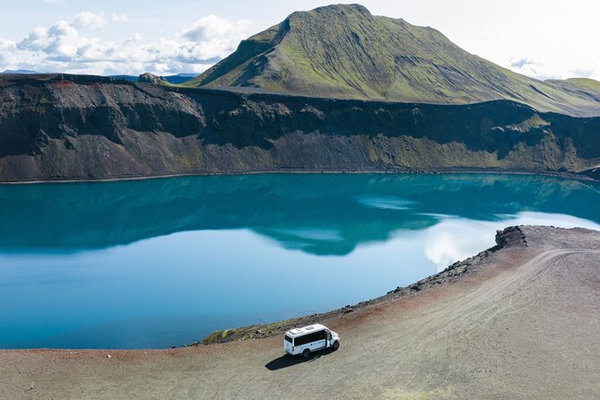 Reykjavík: Landmannalaugar & Icelandic Highlands Super Jeep Tour - Sigöldufoss and the changed color of a river