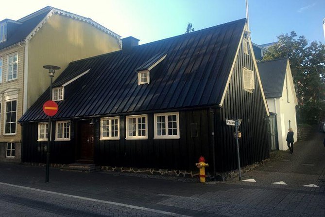 Reykjavik Main Sights and Hidden Spots: A Self-Guided Audio Walk - How the VoiceMap app handles the route