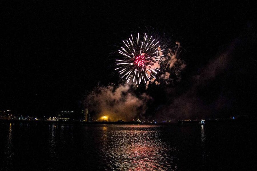 Reykjavik: New Year's Eve Fireworks Cruise - The ride across Faxaflói Bay