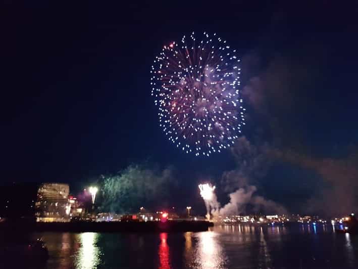Reykjavík: New Year's Eve Northern Lights Yacht Cruise - A New Year’s Eve plan with two very different moods
