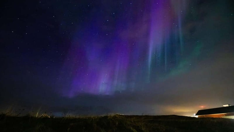 Reykjavik: Northern Lights Adventure Tour with Hot Chocolate - Why the drive away from Reykjavik matters