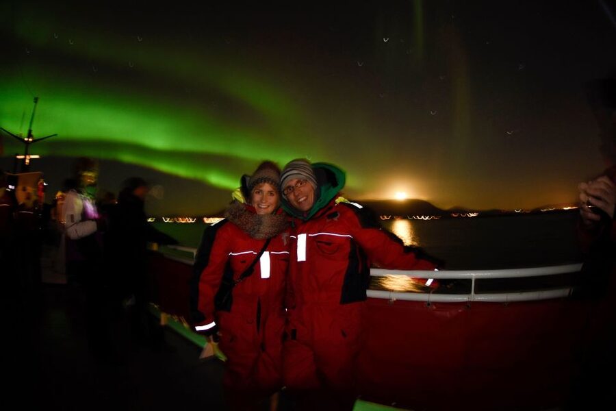 Reykjavík: Northern Lights Cruise - Waiting for the aurora on deck