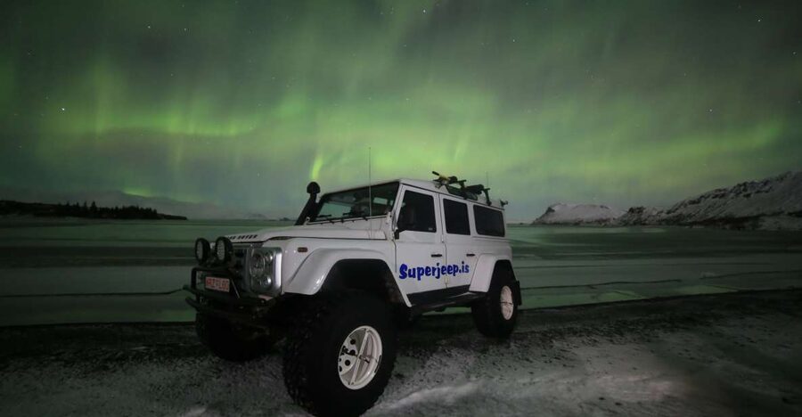 Reykjavik: Northern Lights Experience by Superjeep - Waiting for green, yellow, pink, and red light