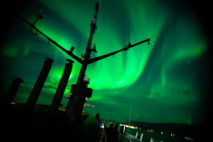 Reykjavik: Northern Lights Guided Boat Tour with Photos - Is $106 a fair price?