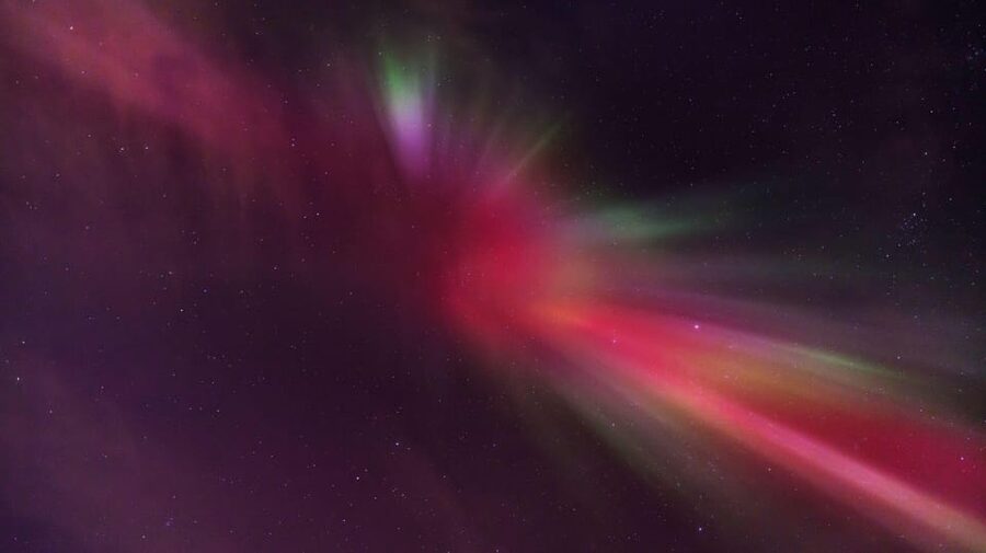 Reykjavik: Northern Lights Super Jeep Tour - Taking photos beneath the Aurora