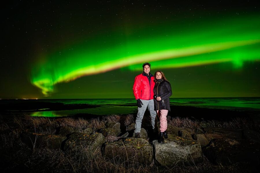 Reykjavik: Northern Lights Tour with Private Photographer - Snacks, hot drinks, and a taste of Iceland