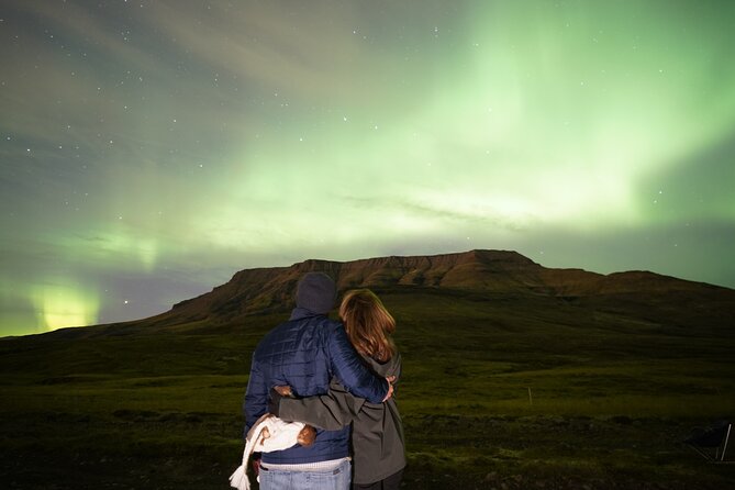 Reykjavik Northern Lights Tour with Pro Aurora Photos Small Group - Why a guided aurora hunt helps