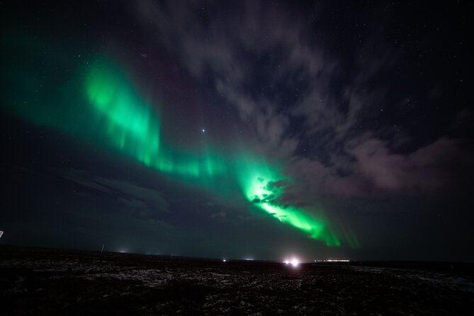 Reykjavik Northern Lights Tour with Professional Photographer - Hot chocolate, pastries, and warm blankets
