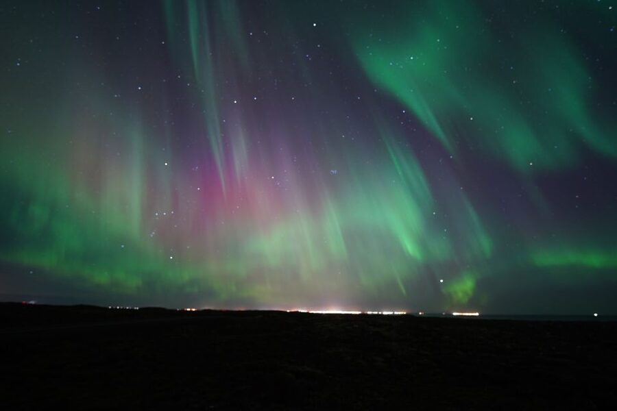 Reykjavik: Premium Northern Lights Tour with Free Photos - What happens when the lights appear