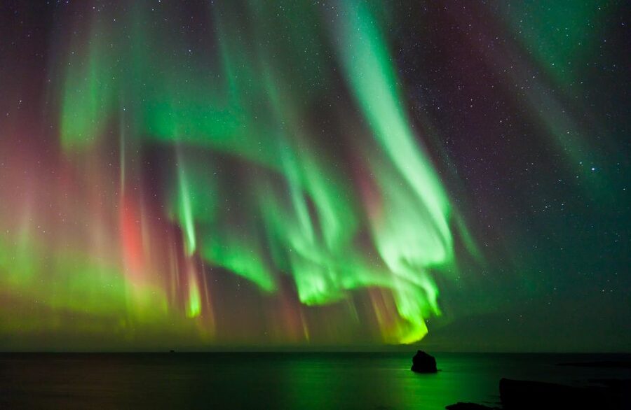 Reykjavik: Premium Northern Lights Tour with Free Photos - How the meteorologist-led search works