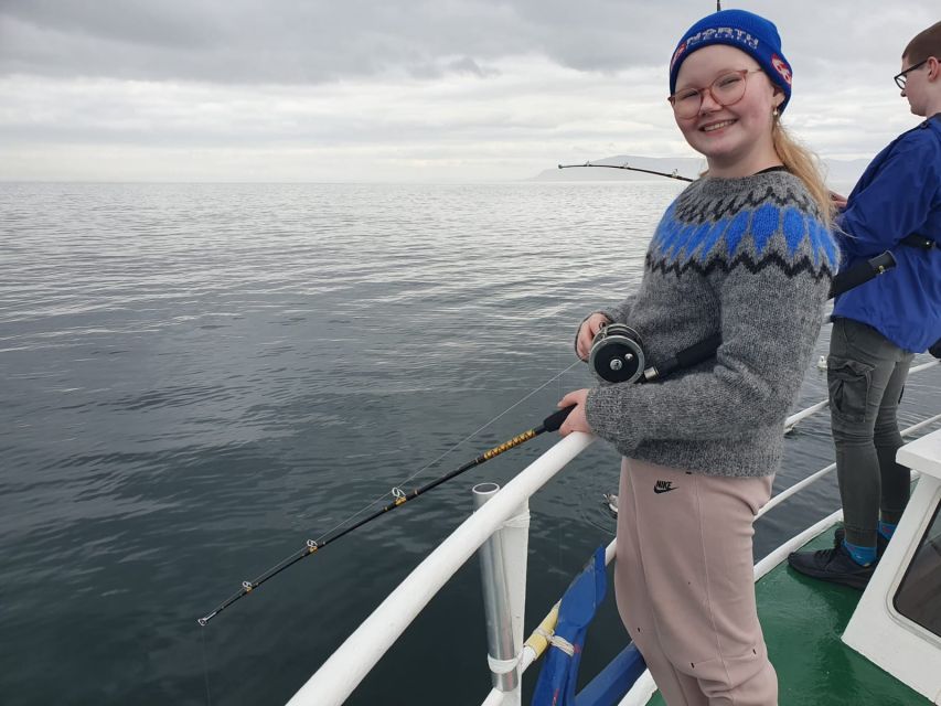 Reykjavik's Finest Catch: Guided Sea Angling Tour - What the 30-minute onboard meal adds