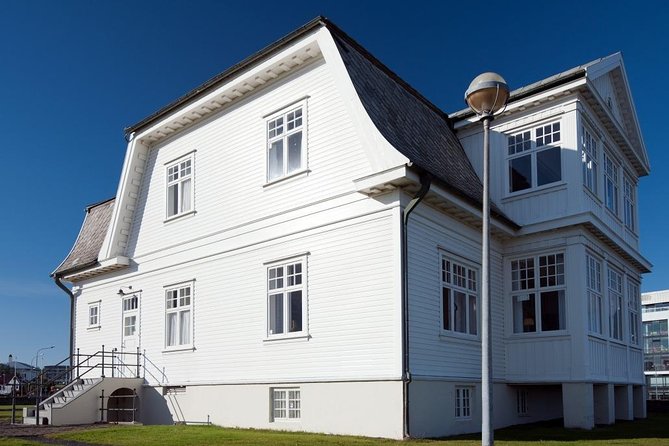 Reykjavik Sightseeing Tour - The guides are the main reason to book