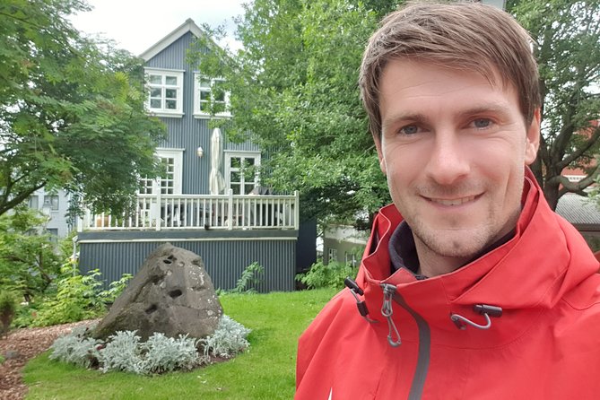 Reykjavík Small group Walking Tour - by CityWalk - City Hall and the map of Iceland