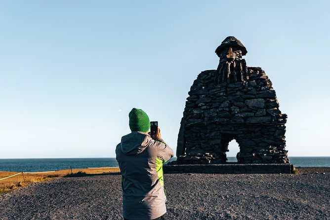 Reykjavik: Snaefellsnes National Park Small Group Trip - Kirkjufell Mountain and the photo stop