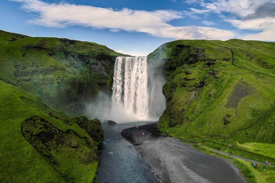 Reykjavik: South Coast, Diamond Beach, and Jökulsárlón Tour - What the bus ride is really like