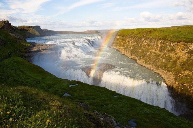 Reykjavik: The Lava Tunnel and Golden Circle Small-Group Tour - Strokkur and the Geysir geothermal area