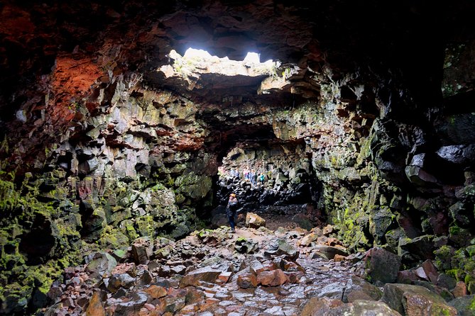 Reykjavik: The Lava Tunnel and Golden Circle Small-Group Tour - Guides can make or break the day