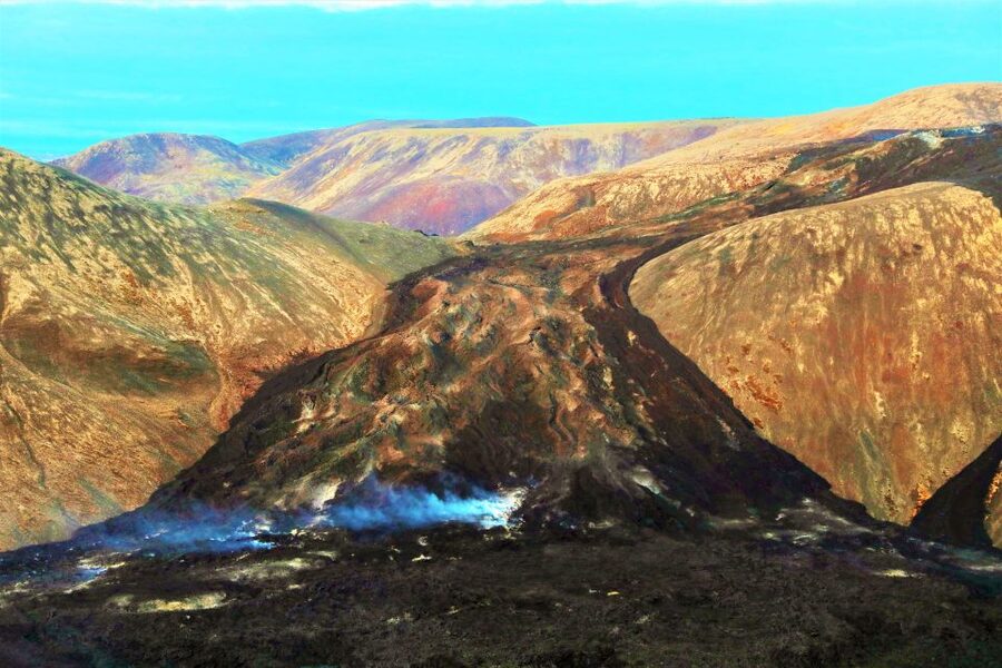 Reykjavík: Volcano Eruption Site and Reykjanes Hiking Tour - What the volcano walk feels like in bad weather