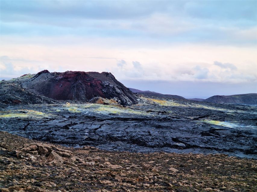 Reykjavík: Volcano Eruption Site and Reykjanes Hiking Tour - Walking across the Bridge Between Continents